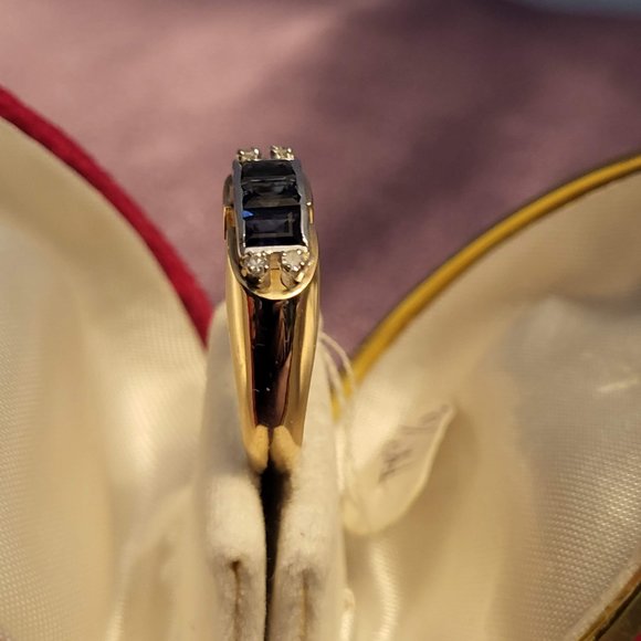 14K Gold Ring with saphire and diamonds - Picture 10 of 16